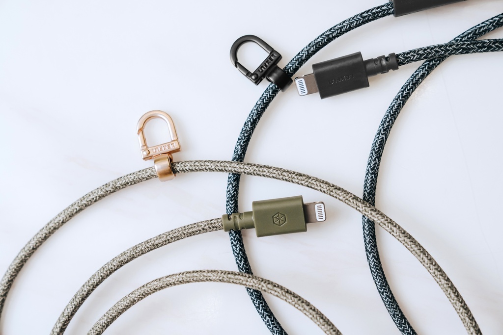 LEXFUN Power Sling (USB-C to lightning)